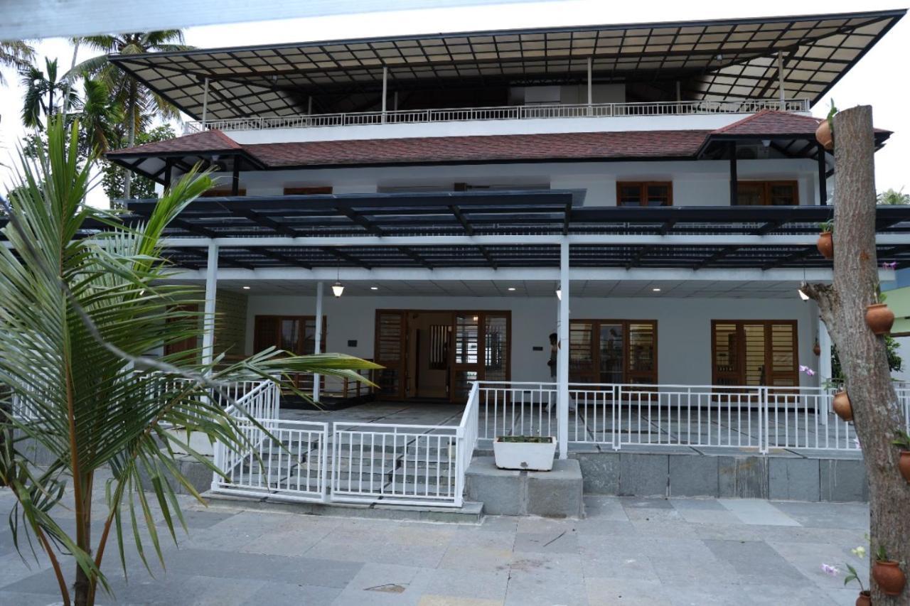 Quilon Lake Inn Kollam Esterno foto